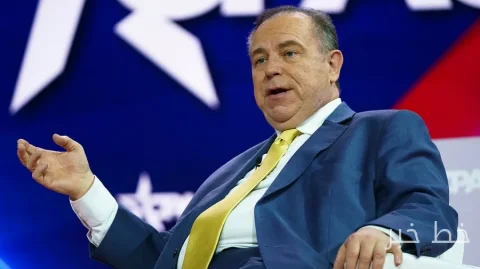 مدیرعامل نیوزمکس از ترامپ خواست تا منع خبرنگاران را reconsider کند