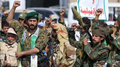 هوتی‌ها در آستانه تسلط بر تنگه باب المندب