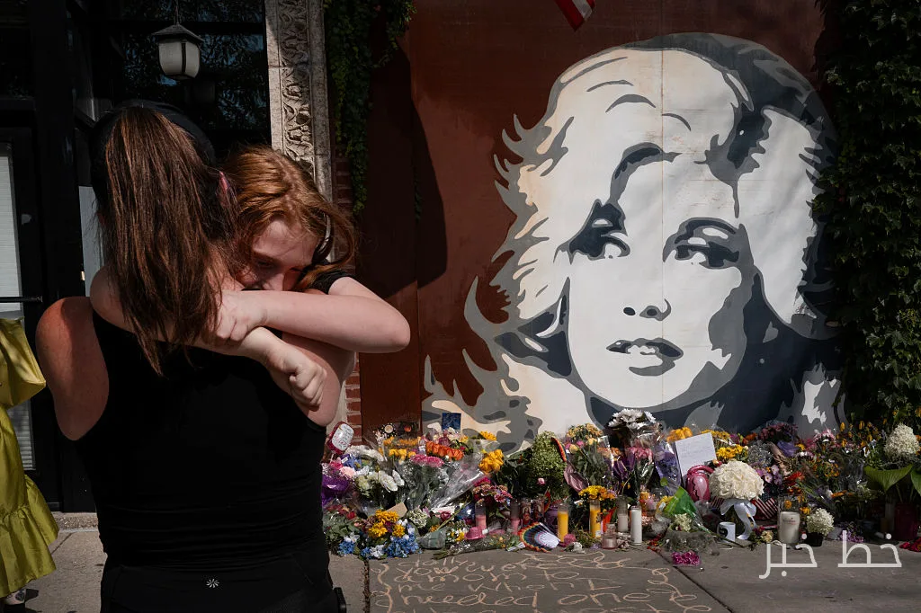 Dolly Parton und Gloria Steinem inmitten der öffentlichen Trauer um prominente Persönlichkeiten