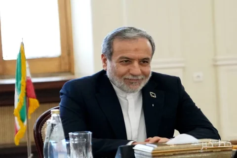 عراقچی ایران به‌هیچ‌وجه تسلیم نخواهد شد