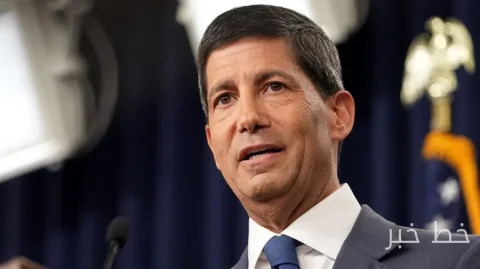 Kevin Warsh spricht nach der Entscheidung der Federal Reserve über die Zinssätze