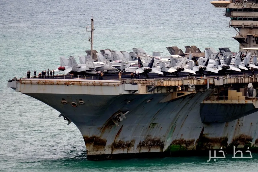 پیت هگست به استقبال خدمه USS Abraham Lincoln در سن دیگو می‌رود
