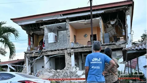 A 7.7 magnitude earthquake shook Panama