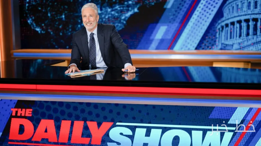 گرگ استنتون به میزبانی 'The Daily Show' تا 2028 ادامه می‌دهد