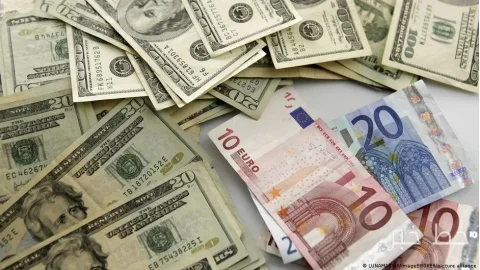 یورو به پایین‌ترین سطح ۱۷ ماهه خود در برابر دلار رسید