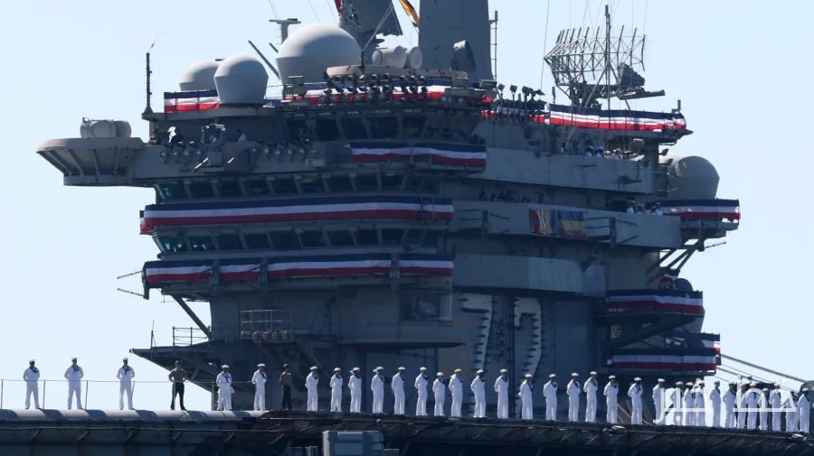 نیروی دریایی نیکلاس مک‌کیلوی پس از پرش از ناو USS Abraham Lincoln صحبت کرد