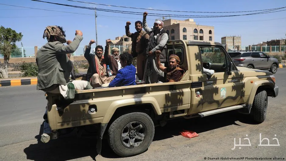 هجوم الحوثيين على معسكر عسكري حكومة اليمن أسفر عن مقتل 50 على الأقل